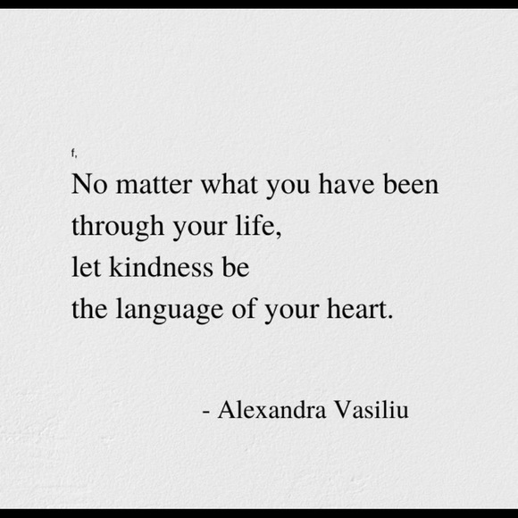 New listing up!❤️⬅️next door 4 updates🙏(The one with my Christmas picture😂) - Picture 13 of 16